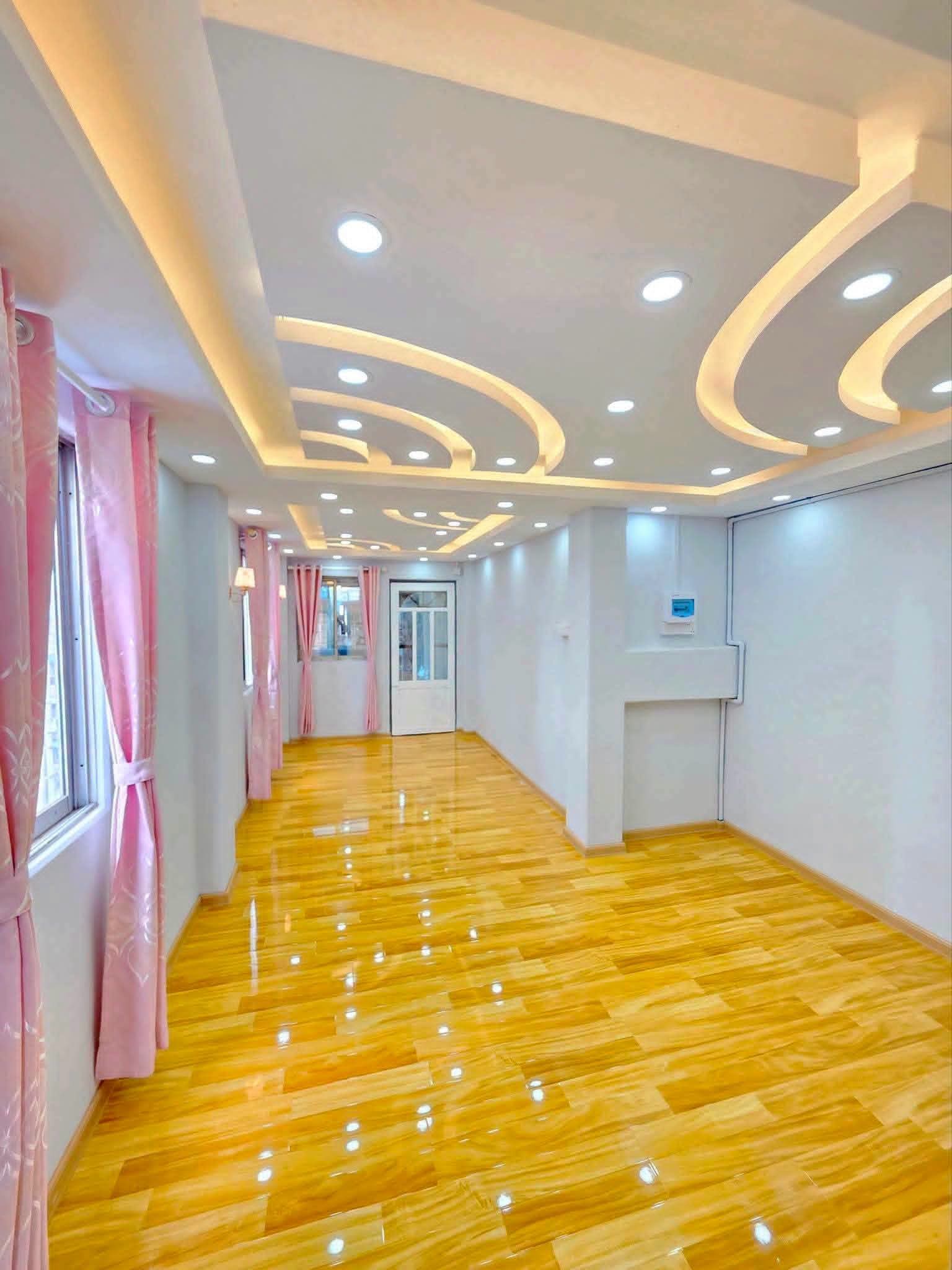 🏠 ကြည့်မြင်တိုင် ပန်းပင်ကြီးလမ်းမပေါ် | ရှ…